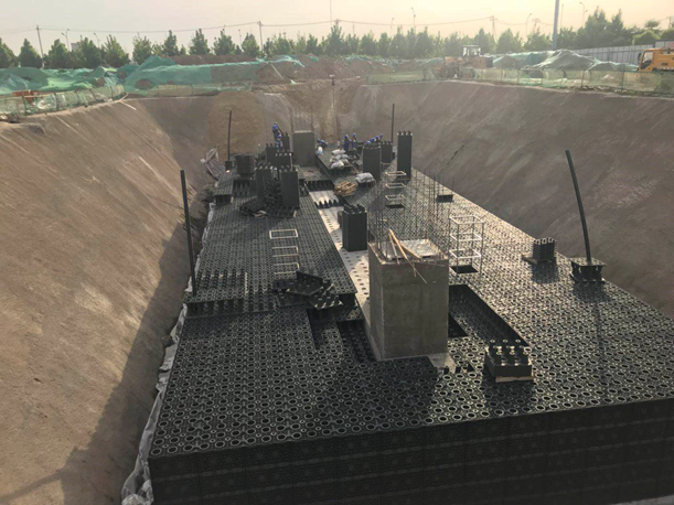 雨水收集pp模塊蓄水池與混凝土蓄水池對(duì)比誰(shuí)強(qiáng)誰(shuí)弱？